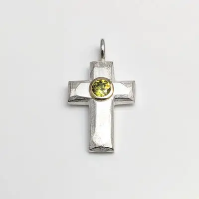 Silberanhänger mit Titanit in 750er Gelbgoldfassung, 440 Euro (ohne Kette)